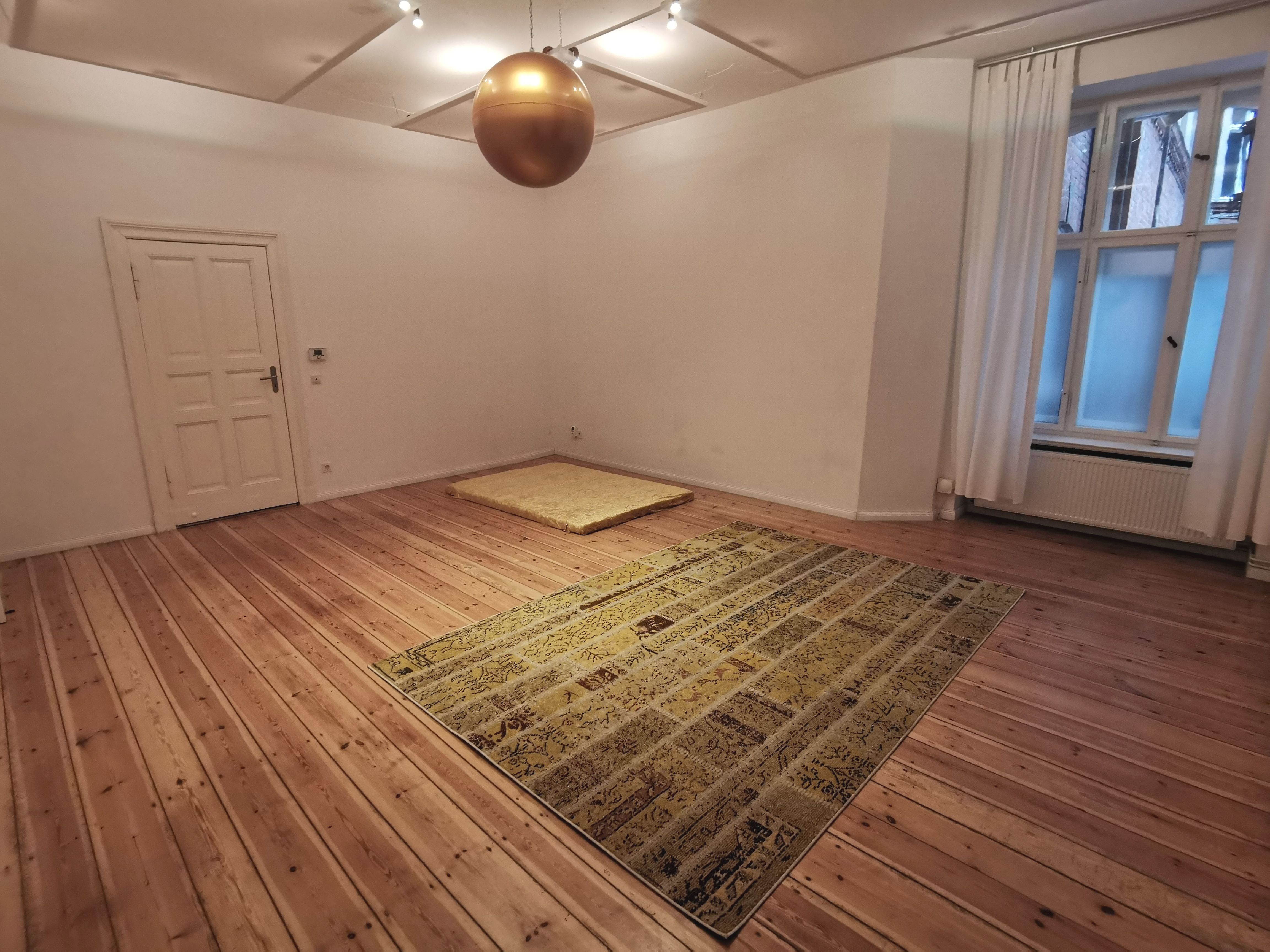 Yoga- und Workshopraum mit Altbaucharme im Prenzlauer Berg